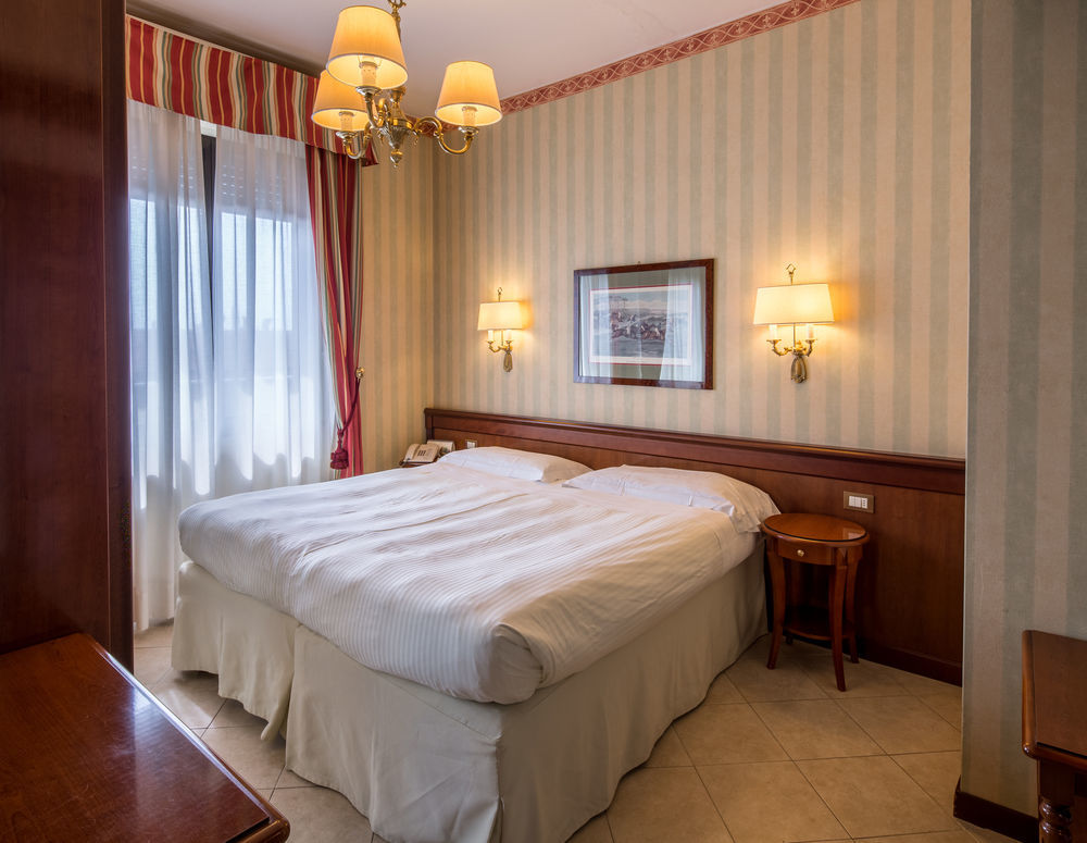 Unaway Hotel & Residence Linea Uno Milano Exterior photo